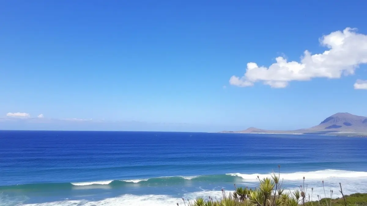 Generic image of a calm beach in the Canary Islands under a clear sky, symbolizing good weather.