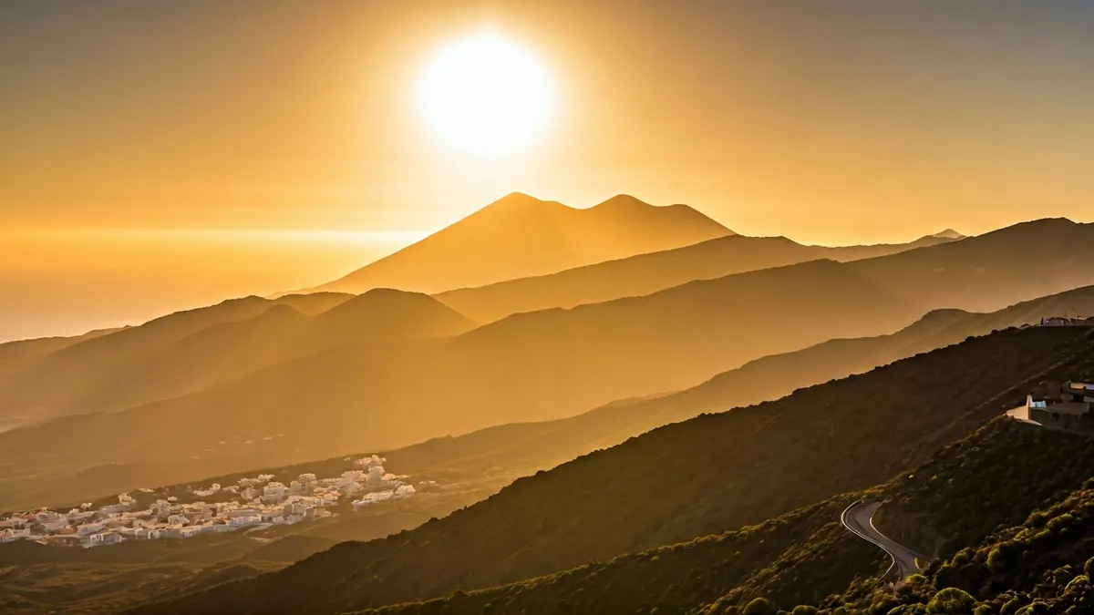 Imagen genérica de calima y altas temperaturas sobre un paisaje canario.