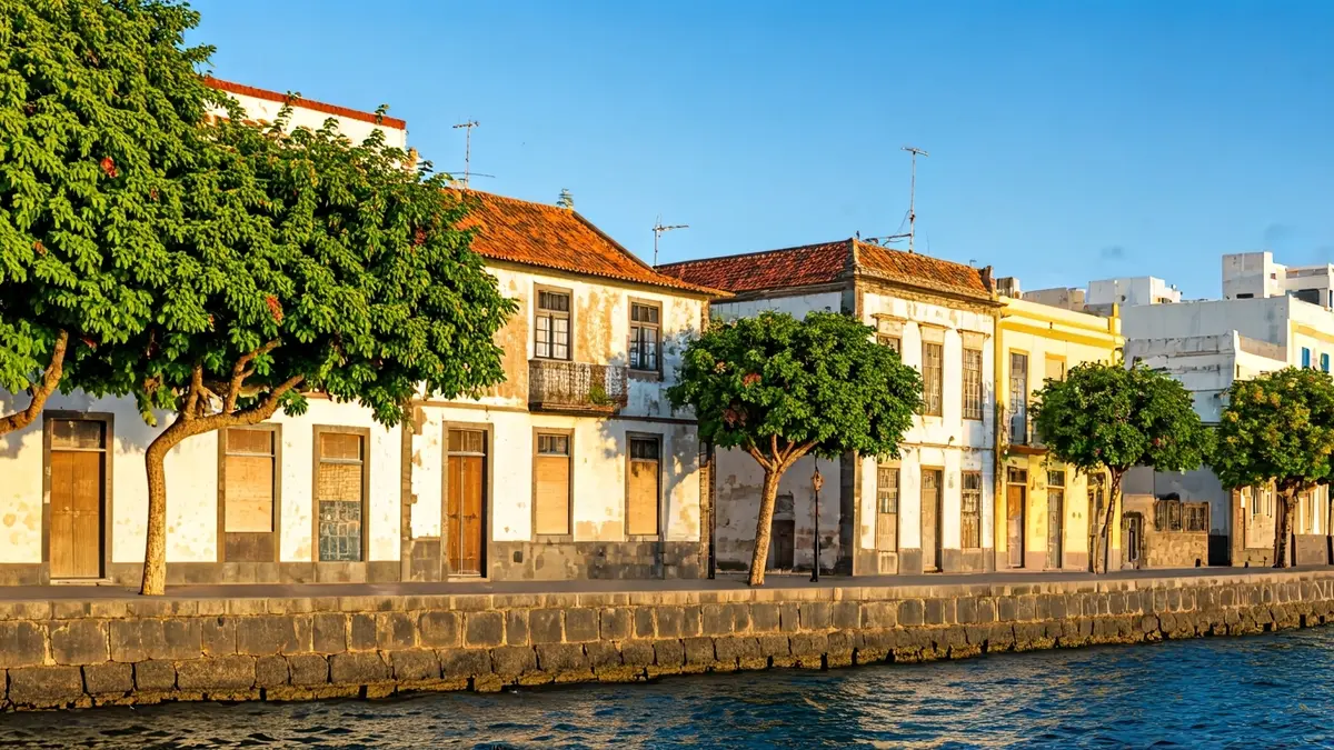 Image of the historic social housing in La Orotava, some boarded up and at risk of demolition.