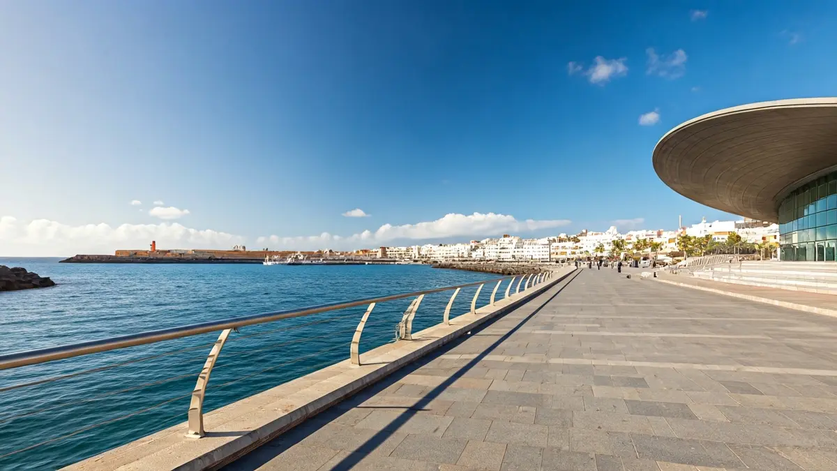 Image of the port of Santa Cruz de Tenerife, with the Auditorium and the sea in the background, prepared for a large event.