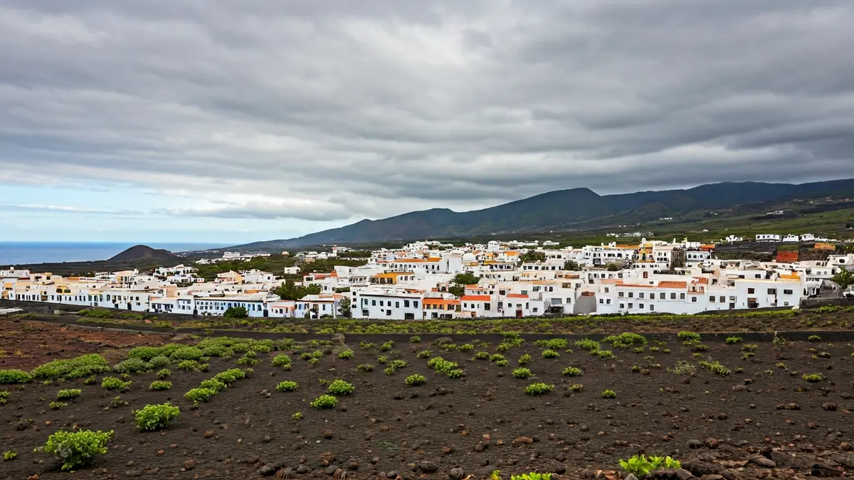 Imagen genérica de un cielo cubierto sobre un paisaje canario.