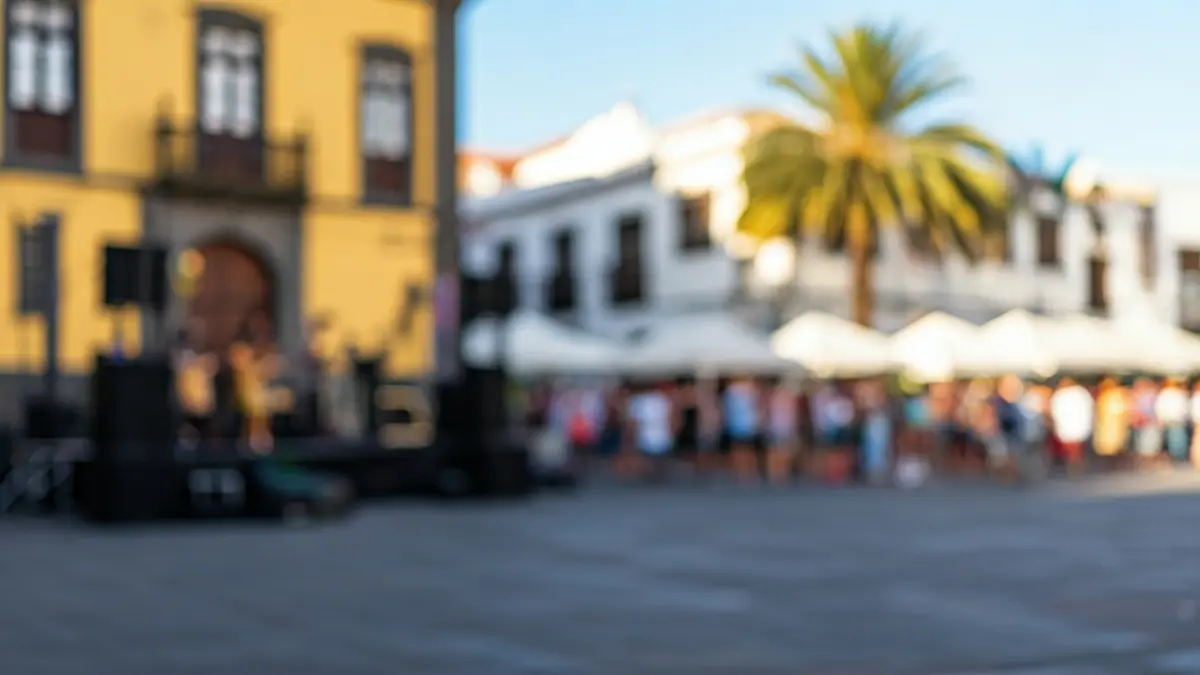 Image of an outdoor music festival in a historic Canarian square.