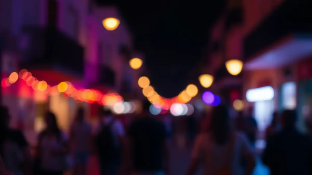 Generic image of a blurred night festive atmosphere with colorful lights, suggesting a risky scenario.