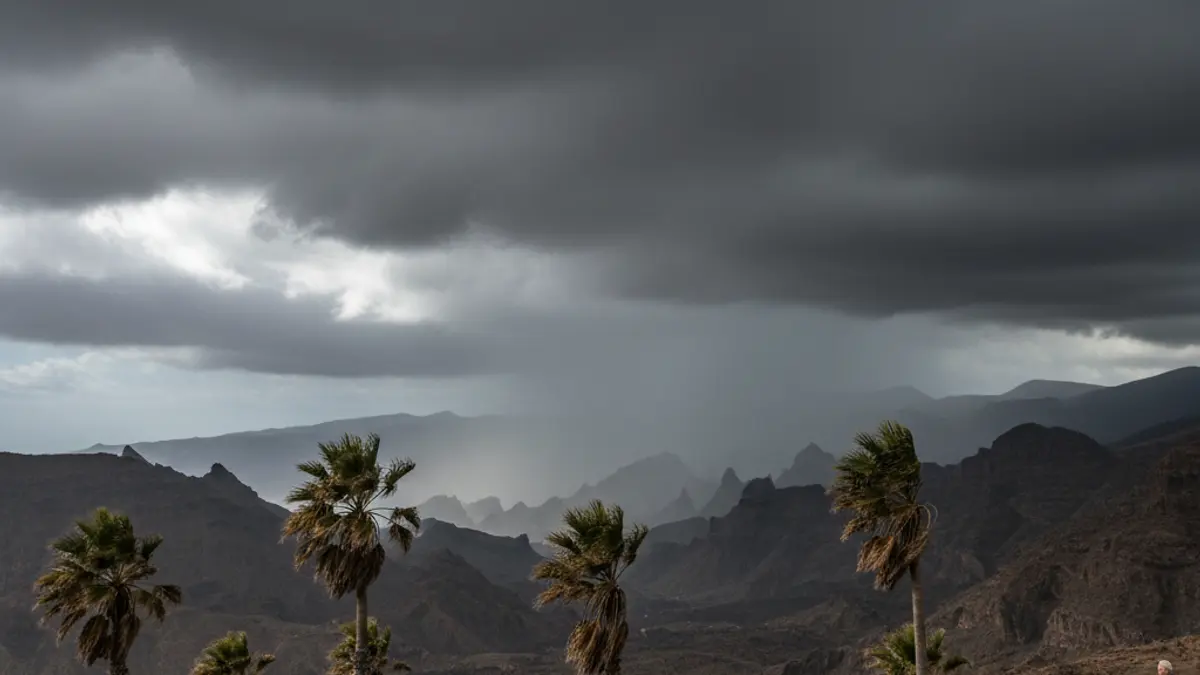 Generic image of a cloudy and windy sky over the Canary Islands, indicating a change in weather.