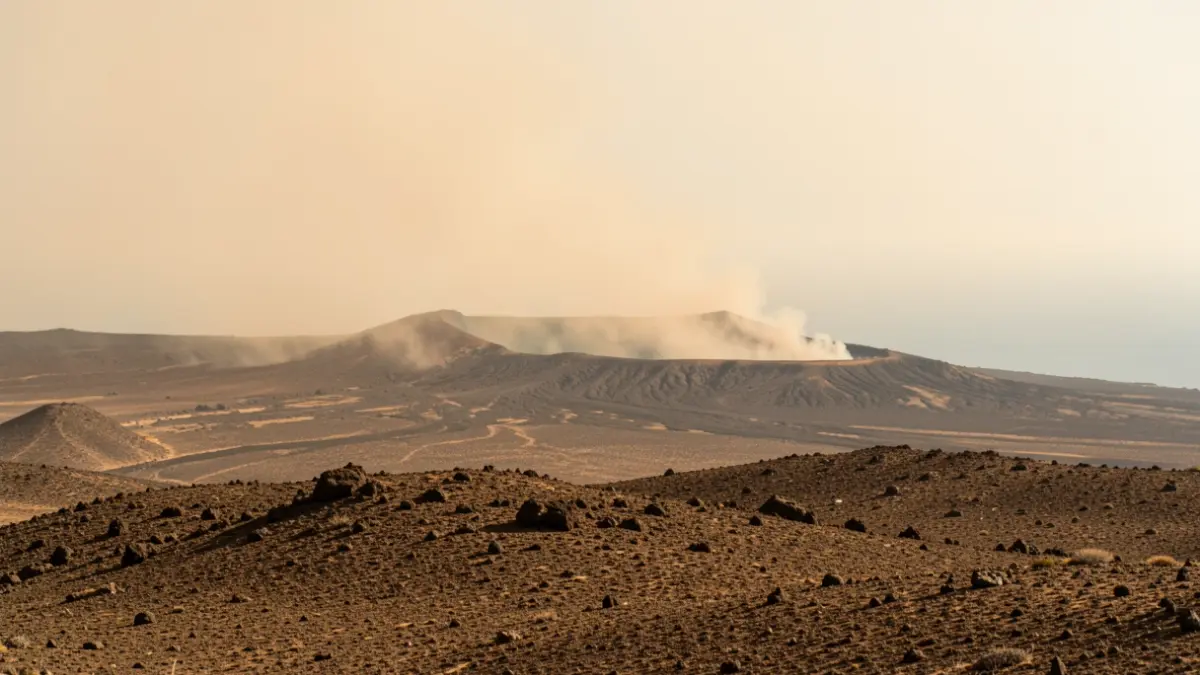Generic image of a Canarian volcanic landscape with a hazy sky and warm tones, representing heat and calima.