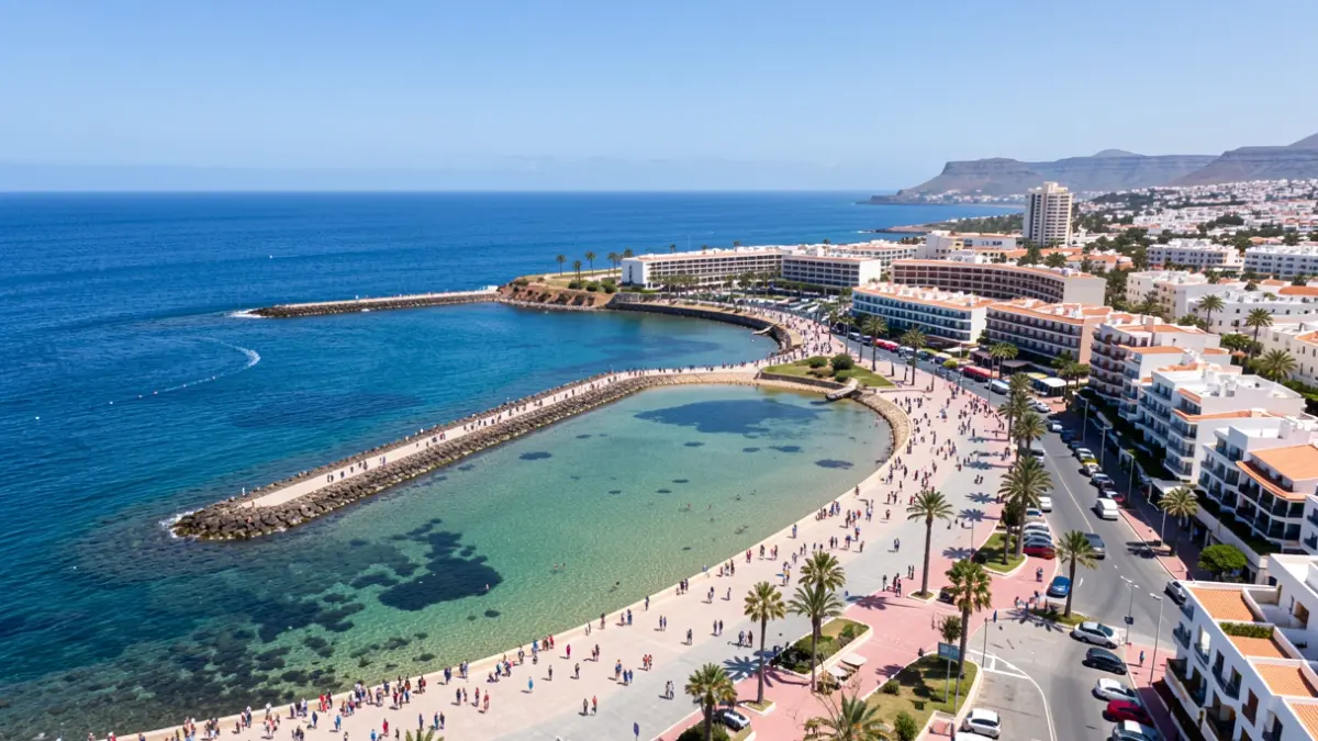 Vista aérea de la costa de Maspalomas, Gran Canaria, con el complejo Tensuites.