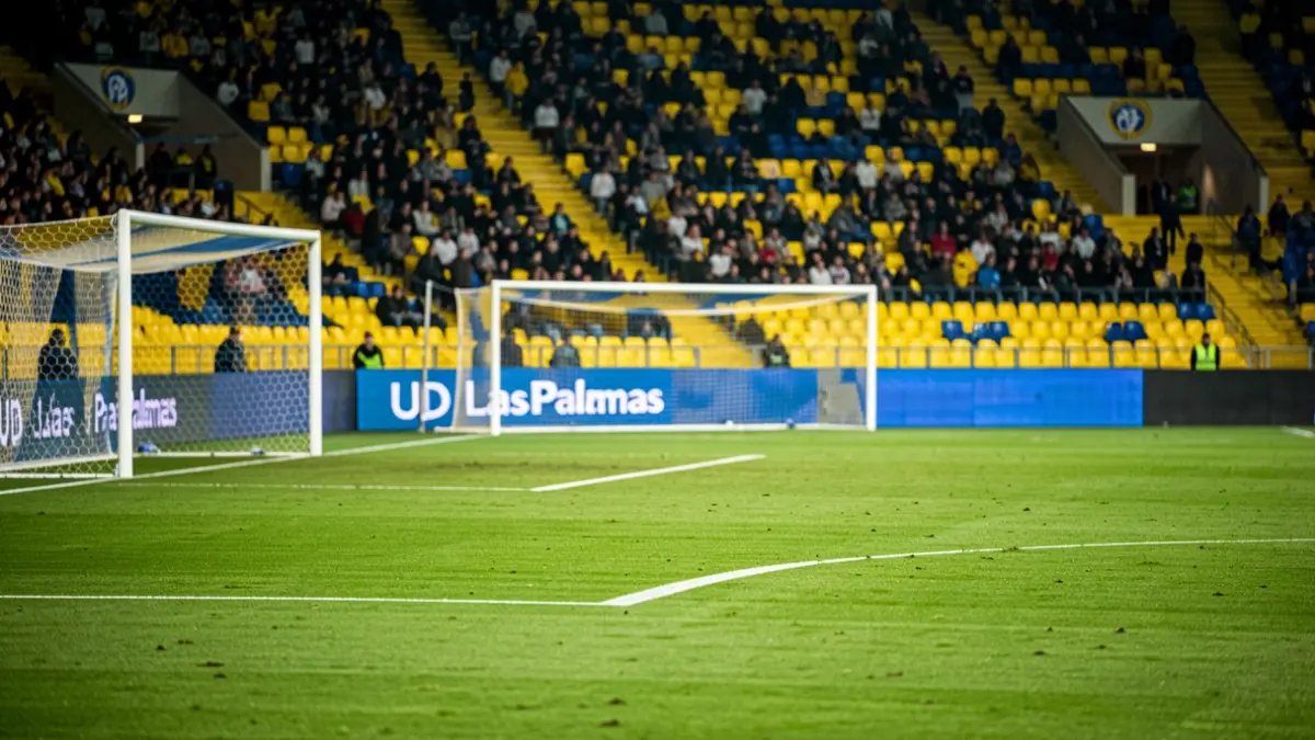 Imagen genérica de un campo de fútbol con los colores de la UD Las Palmas.