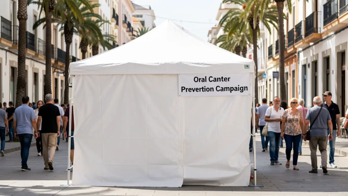 Carpa de campaña de prevención del cáncer oral instalada en la rambla de Mesa y López.