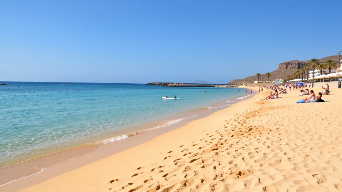 Generic image of a tranquil beach in Gran Canaria.