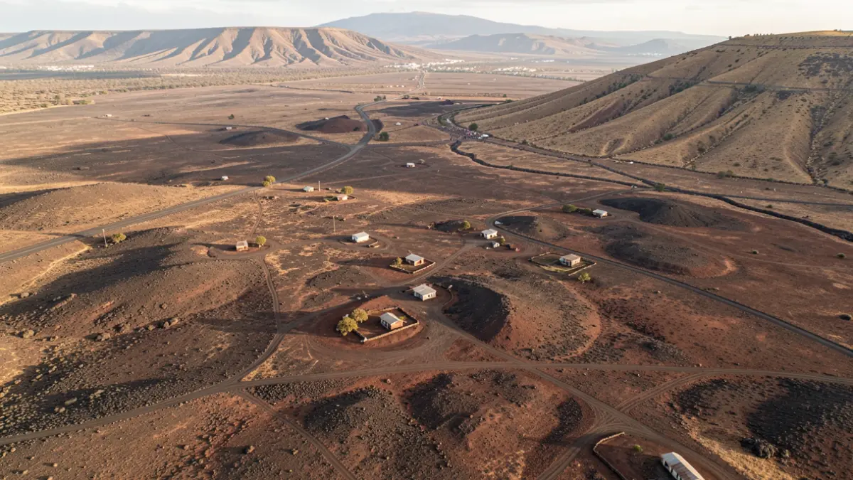 Vista aérea de un terreno con edificaciones en una zona rural de Tenerife.