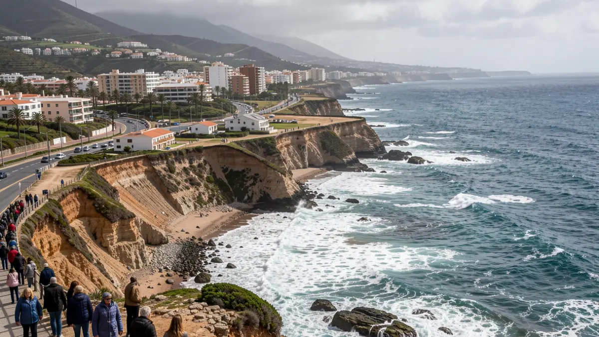 Image of the Canarias coast showing erosion and urban development threatening the shoreline.