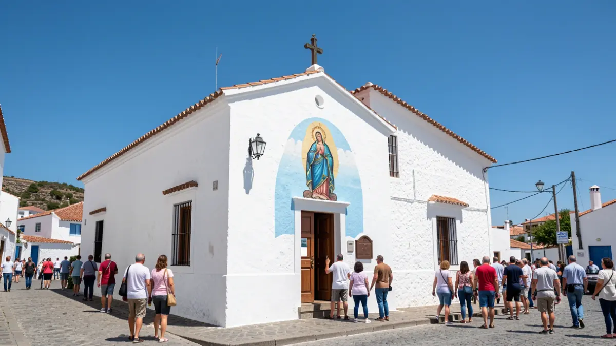 Fachada de la ermita de Corralejo con un nuevo mural dedicado a la Virgen del Carmen.