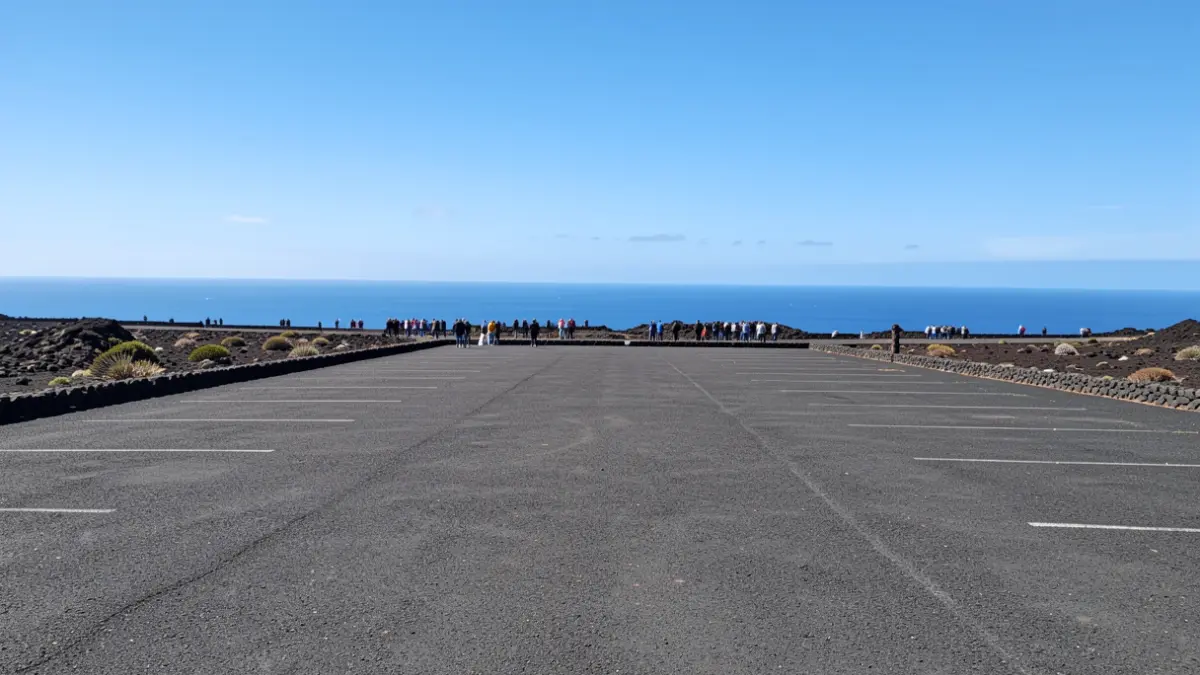 Image of an empty plot in a volcanic landscape in Lanzarote.