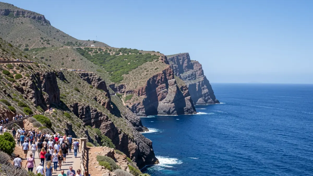 Generic image of the Gran Canaria coast with cliffs and the sea.
