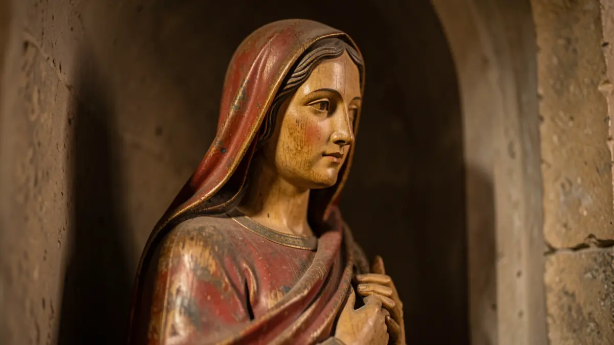 Imagen de la talla de la Virgen del Pino expuesta sin sus ropajes habituales en el Museo de Arte Sacro de Teror.