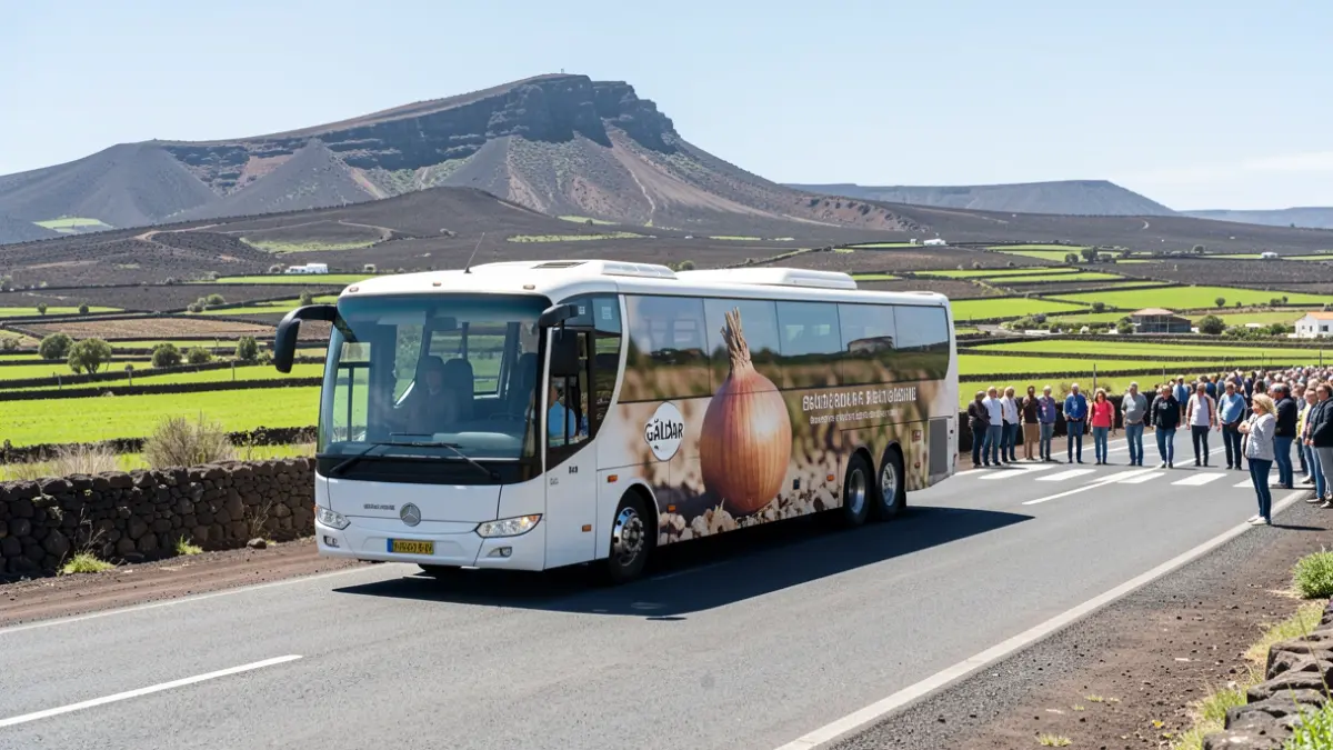 Public transport bus promoting Gáldar onions in Gran Canaria.