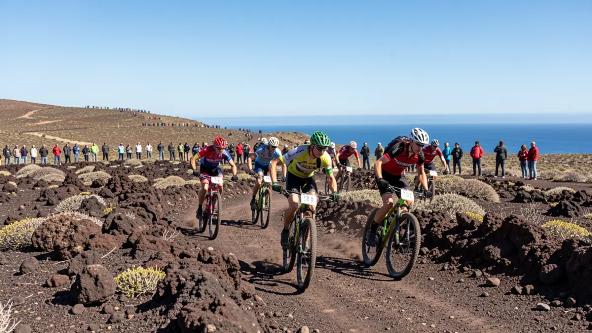Cyclists competing in the XIII Electrón Fuertebike on the volcanic trails of Fuerteventura.