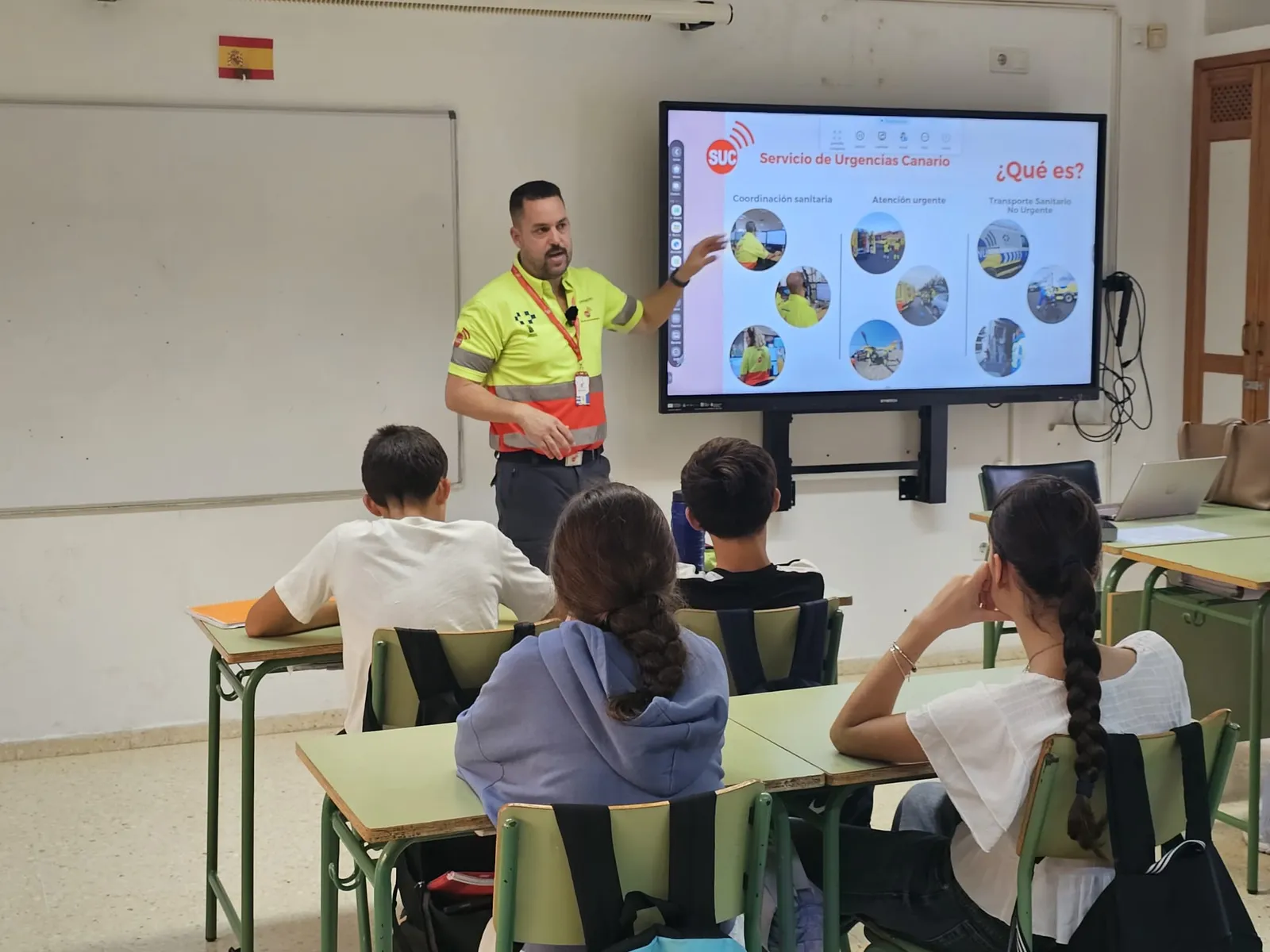 Alumnos de Agüimes se forman en primeros auxilios con el Servicio de Urgencias Canario
