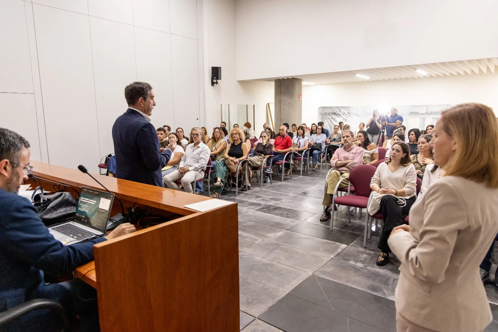 Canarias agiliza la atención a la dependencia con un nuevo sistema de contratación
