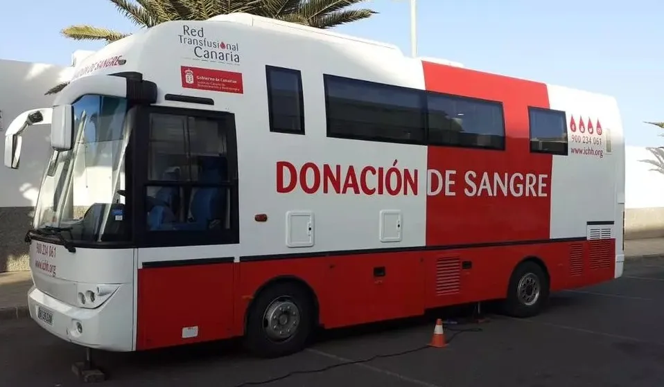 Donación de sangre en Vecindario: unidad móvil frente a la Guardia Civil