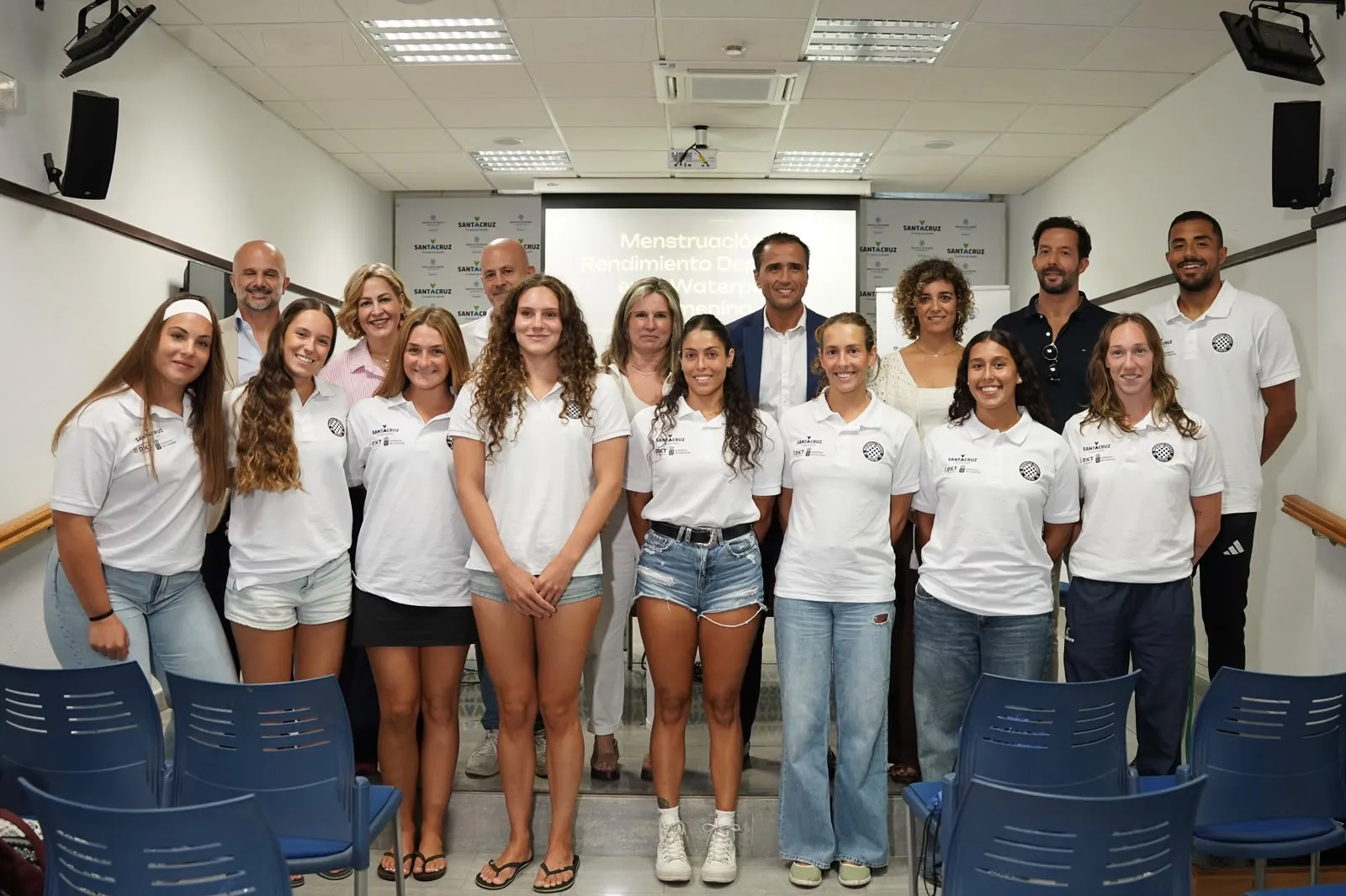 Formación sobre ciclo menstrual para jugadoras de waterpolo del Echeyde
